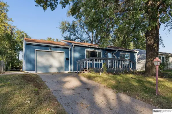 7402 S 76th Avenue, La Vista, NE 68128