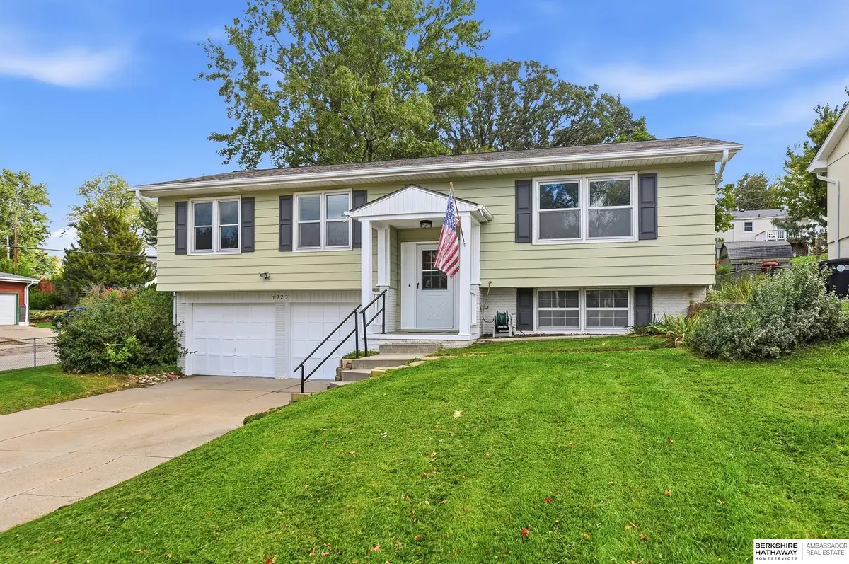 1723 N 107th Avenue, Omaha, NE 68114 - #1