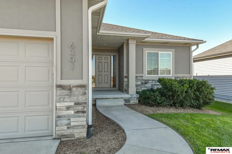 6301 Nashway Circle, Lincoln, NE 68516 - #2