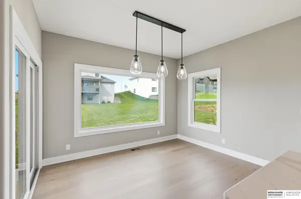 11002 S 101st Street, Papillion, NE 68046