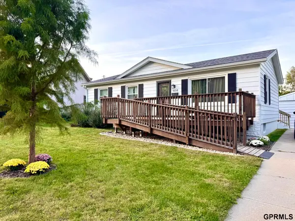 9014 Westridge Drive, Omaha, NE 68124