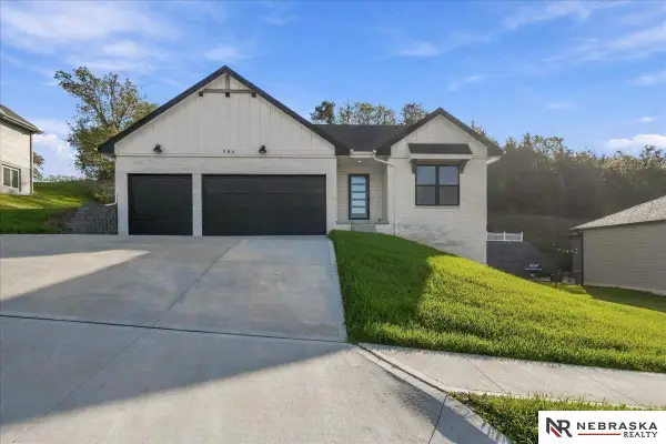 906 Southridge Drive, Louisville, NE 68037
