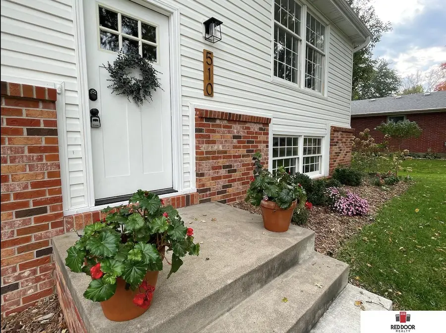 510 Leavitt Lane, Lincoln, NE 68510 - #2
