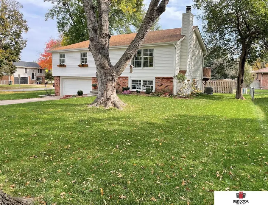 510 Leavitt Lane, Lincoln, NE 68510 - #3