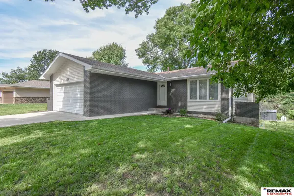 5616 Dogwood Drive, Lincoln, NE 68516