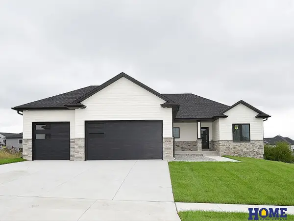 10930 Grantham Drive, Lincoln, NE 68527