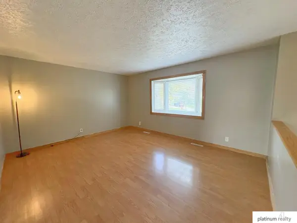 514 N Park Drive, Gretna, NE 68028