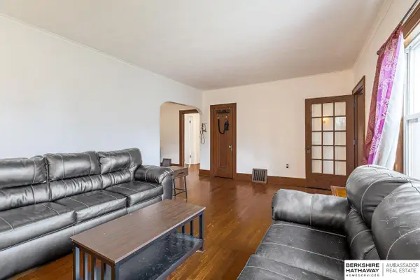 4832 Erskine Street, Omaha, NE 68104