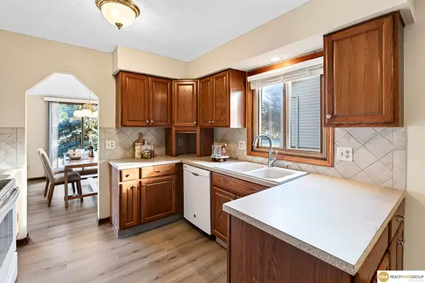 3741 Falcon Drive, Bellevue, NE 68123
