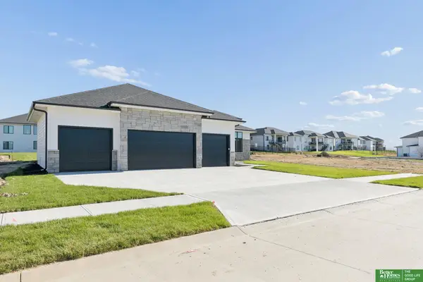 5517 N 213th Avenue, Elkhorn, NE 68022