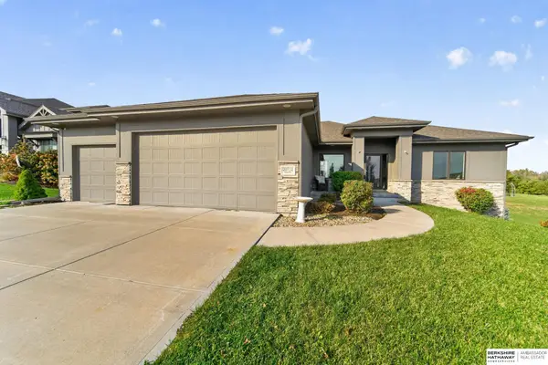 20712 Pine Street, Elkhorn, NE 68022