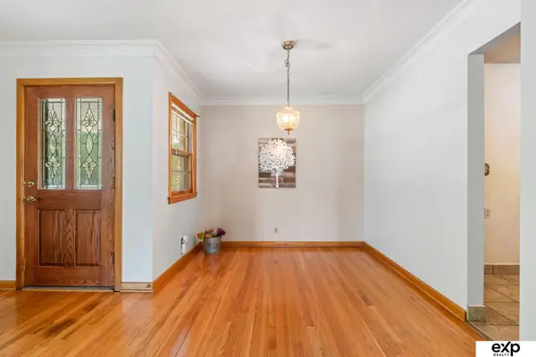 906 Bellevue Boulevard, Bellevue, NE 68005
