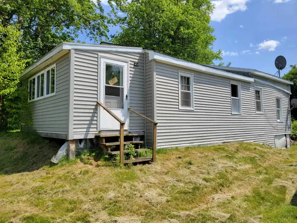 24 Braggs Bay Road, Errol, NH 03579