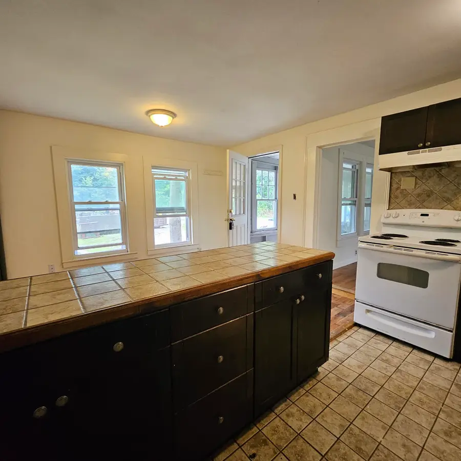 88 West Mill Street, Hillsborough, NH 03244 - Image #3