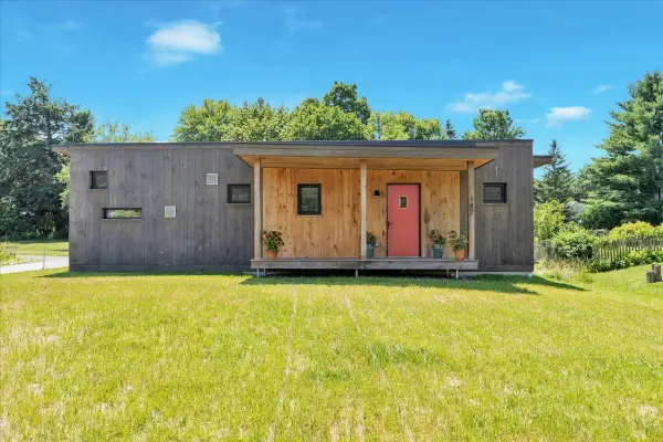 868 Falls Road, Shelburne, VT 05482