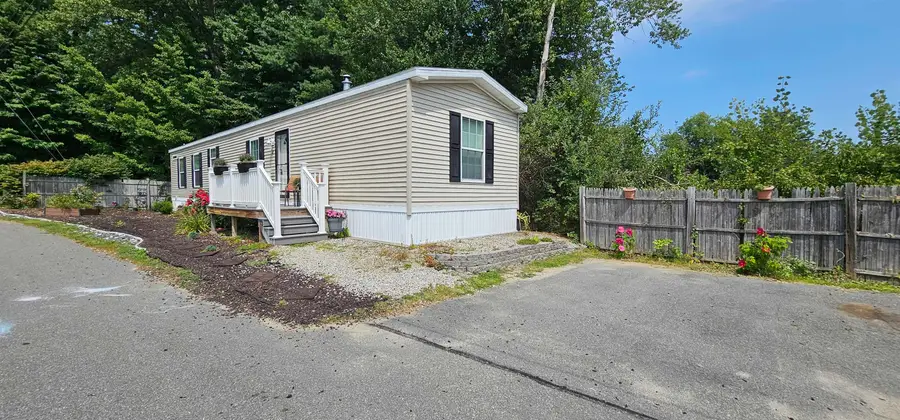 8 Barksdale Avenue, Londonderry, NH 03053 - Image #2