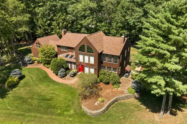 82 Pilgrim Drive, Bedford, NH 03110