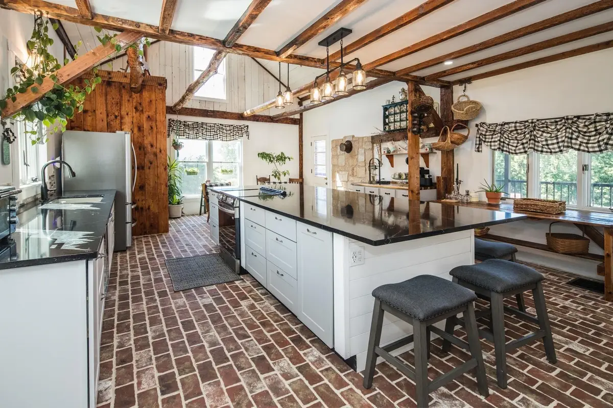 6948 US Rte 7 Road, Pittsford, VT 05763 - Image #1