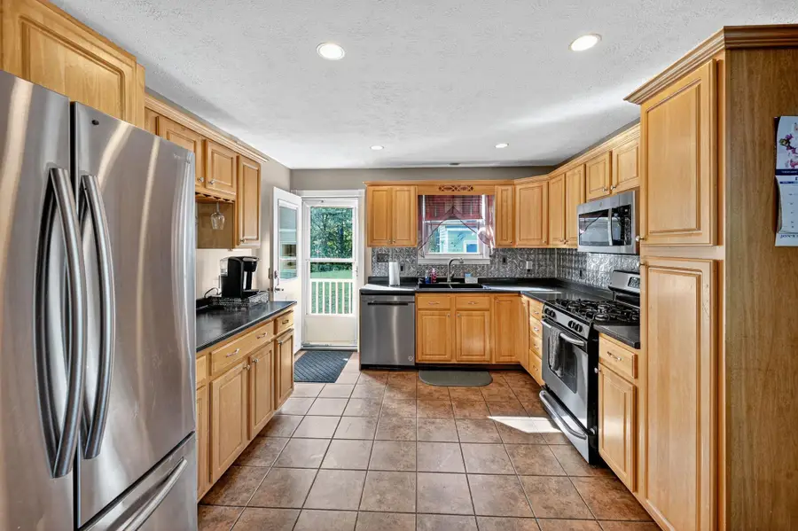 36 Perkins Road, Londonderry, NH 03053 - Image #2