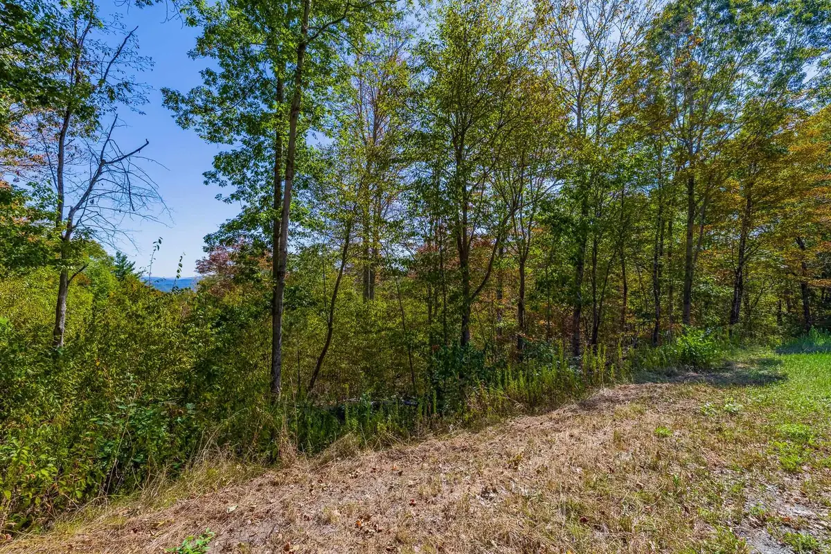 5268 Willard Road, Hartford, VT 05059 - Image #1