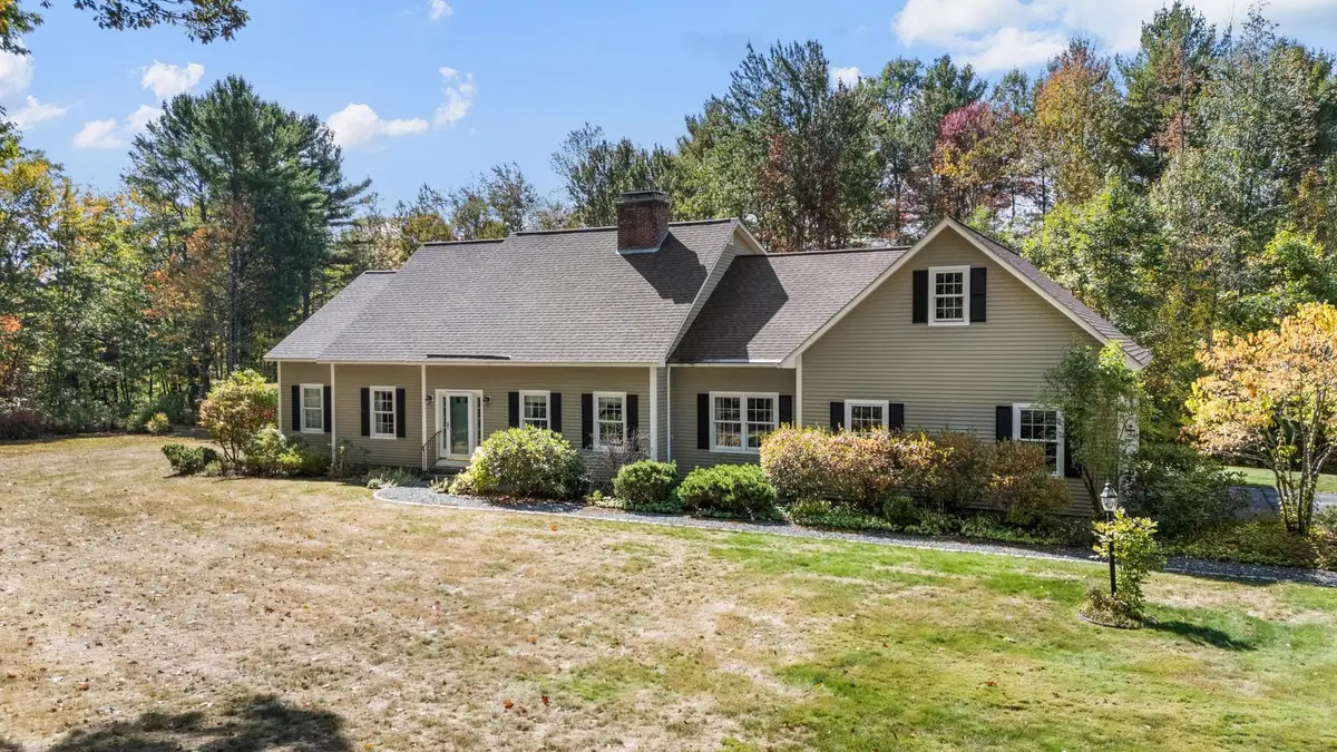7 Buker Way, New London, NH 03257 - #1