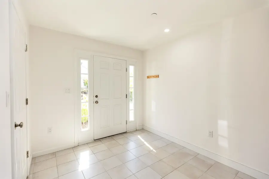 163 Woodview Way #2, Manchester, NH 03102 - Image #3