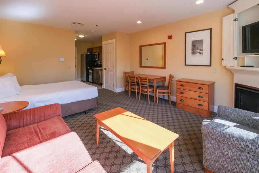 212 QIII Jackson Gore Inn, Ludlow, VT 05149 - Image #2