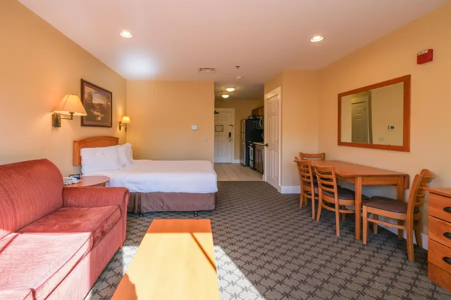 212 QIII Jackson Gore Inn, Ludlow, VT 05149 - Image #3