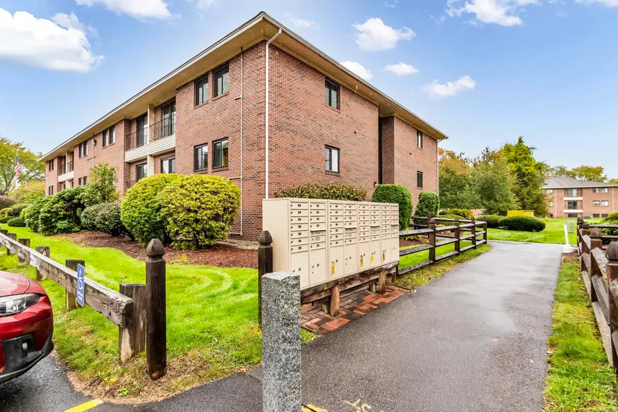 213 Abbott Farm Lane, Hudson, NH 03051 - Image #3