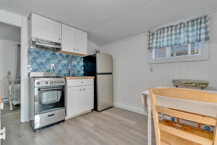 17 Johnson Avenue, Hampton Beach, NH 03290-4906 - Image #3