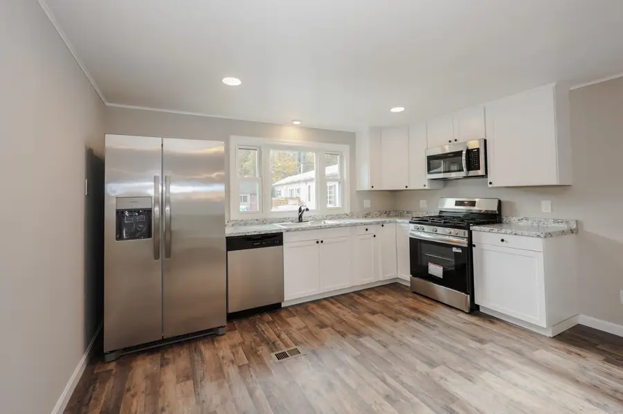 11 Bradford Drive, Litchfield, NH 03052 - Image #2