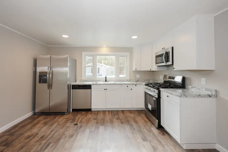 11 Bradford Drive, Litchfield, NH 03052 - Image #3