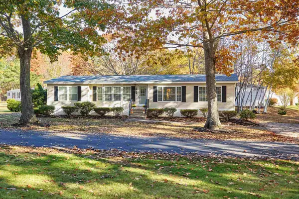 45 Oak Drive, North Hampton, NH 03862