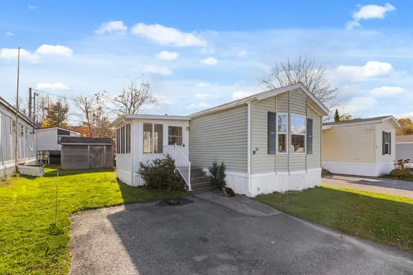 23 Columbia Drive, Newmarket, NH 03857