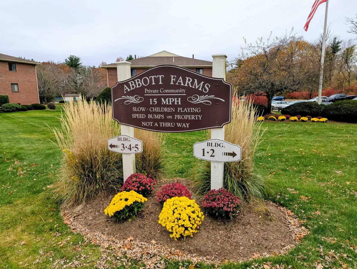 312 Abbott Farm Lane, Hudson, NH 03051-3682 - Image #1