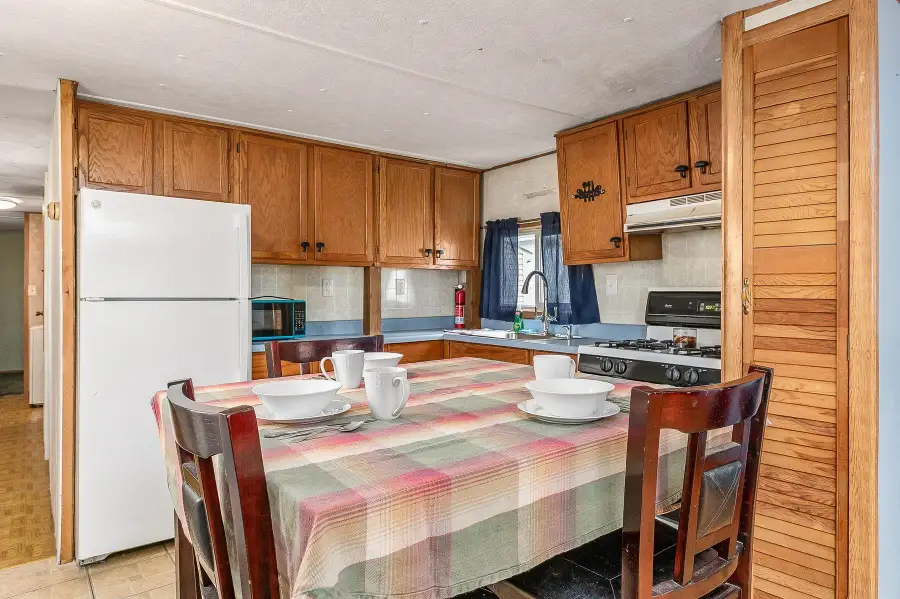 16 Railroad Street, Newmarket, NH 03857 - Image #3