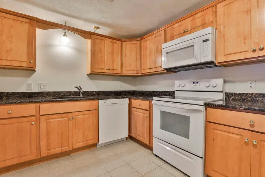 4 Heritage Village Drive #211, Nashua, NH 03062 - Image #2