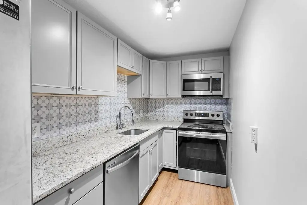 3 Pembroke Drive #20, Derry, NH 03038 - Image #1