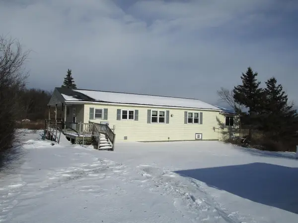 56 Danyow Drive, Addison, VT 05491