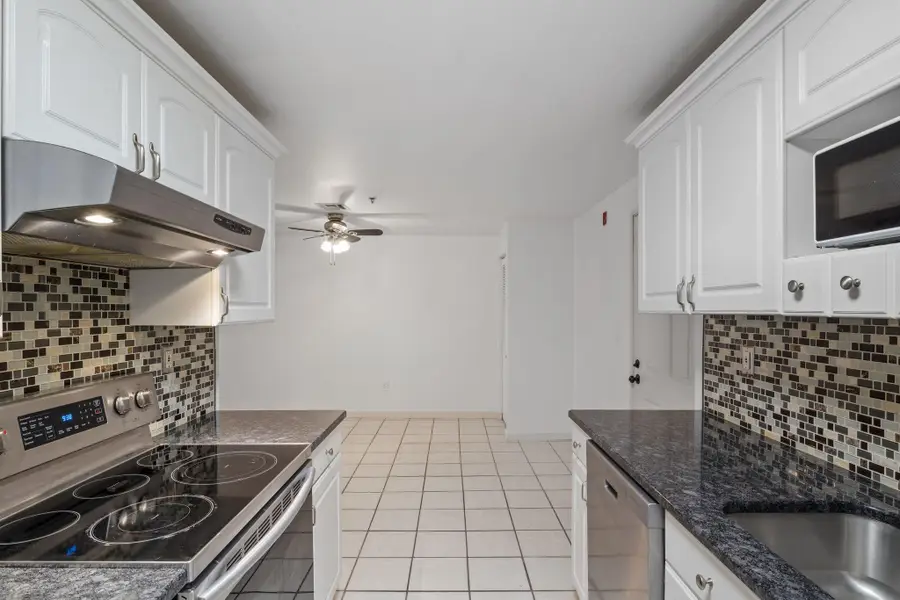 526 Abbott Farm Lane, Hudson, NH 03051 - Image #2