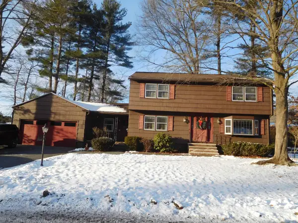 17 Garrison Road, Salem, NH 03079