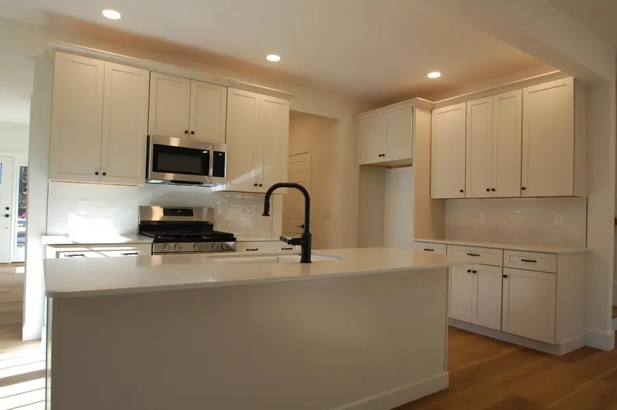 21B Griffin Road, Hudson, NH 03051 - Image #2