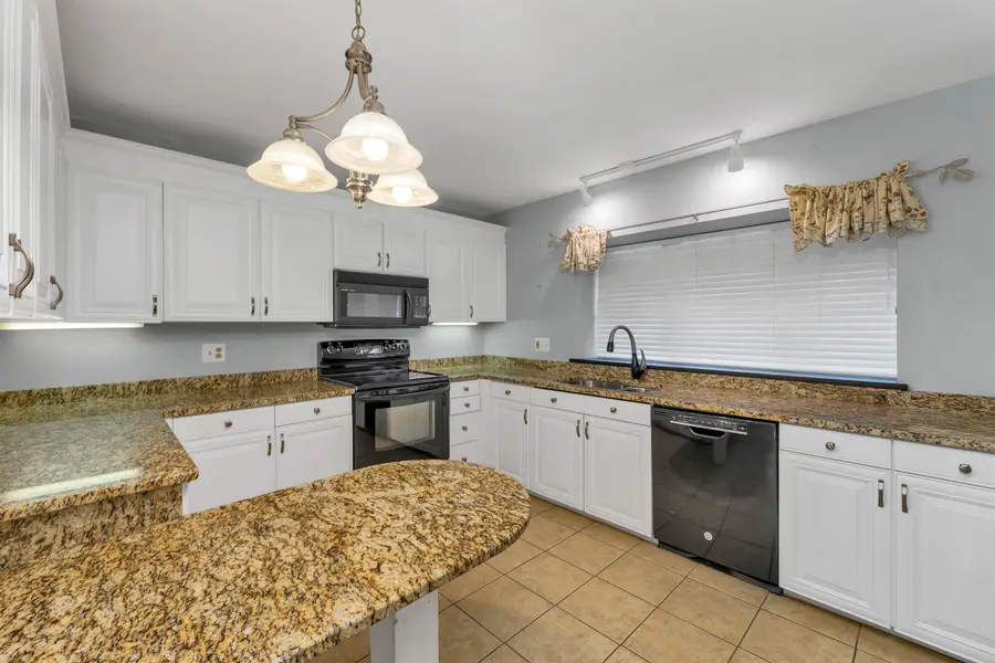 49 PONDVIEW Drive, Merrimack, NH 03054 - Image #3