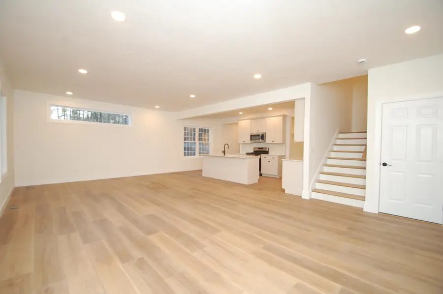 27B Griffin Road, Hudson, NH 03051 - Image #3