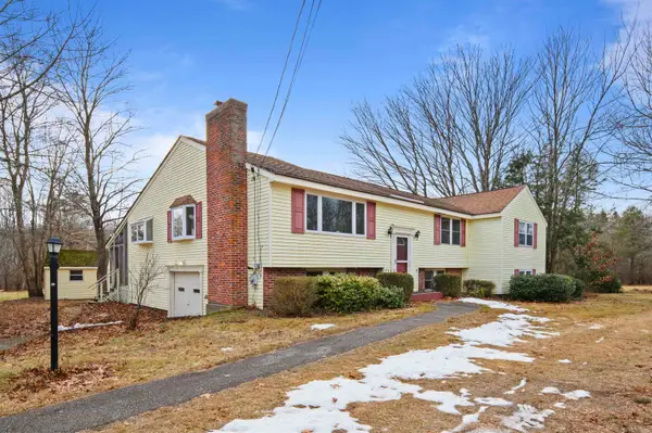 241 East Road, Hampstead, NH 03841-2306