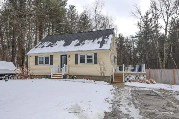27 Willow Street, Pelham, NH 03076