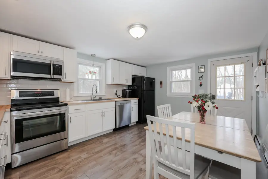 27 Willow Street, Pelham, NH 03076 - Image #3