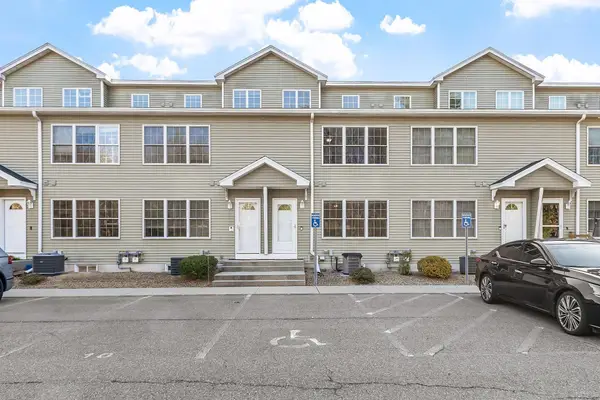 10 Steeple Chase Drive, Hampstead, NH 03841