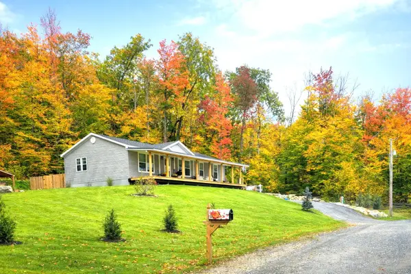 38 Oak Ridge Lane, Bennington, VT 05201