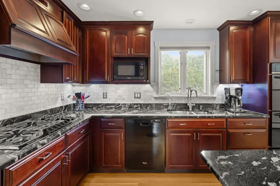 8 Moss Glen Lane, South Burlington, VT 05403 - Image #2